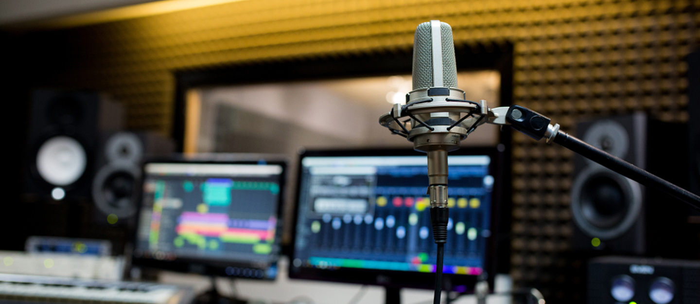 Where-you-can-Record-Podcasts-in-Dubai-podcast-studios-Cover-05-04-2022